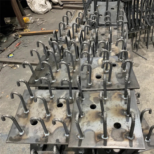 图纸中如何确定烟台预埋件的位置？